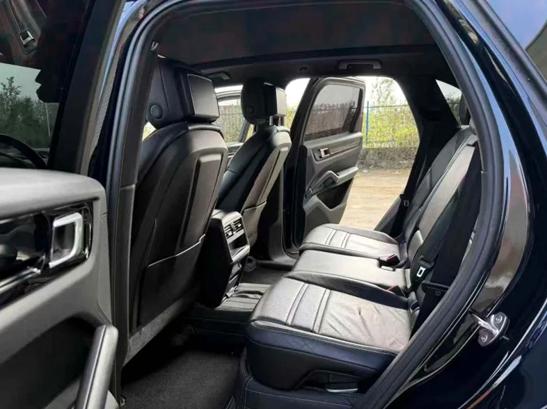 保时捷卡宴 内饰前排