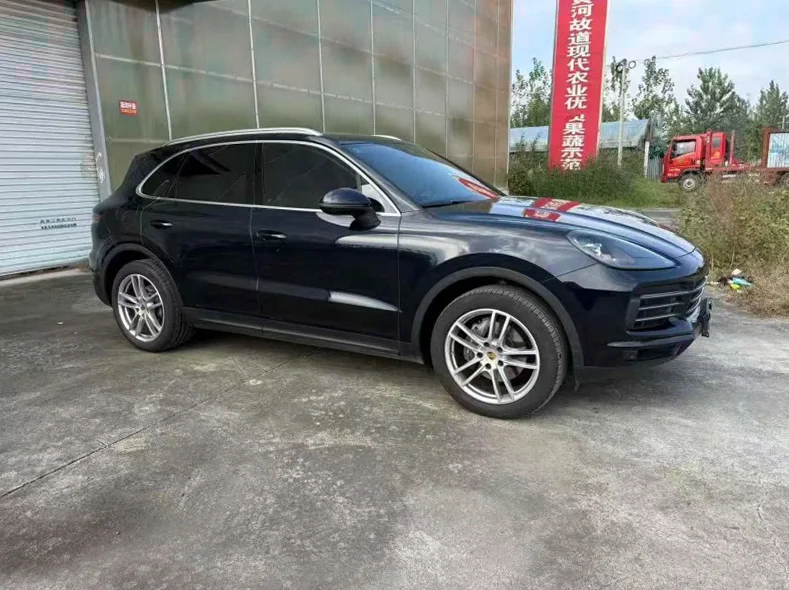 保时捷卡宴 正面外观三