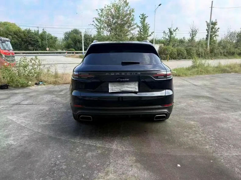 保时捷卡宴 驾驶室