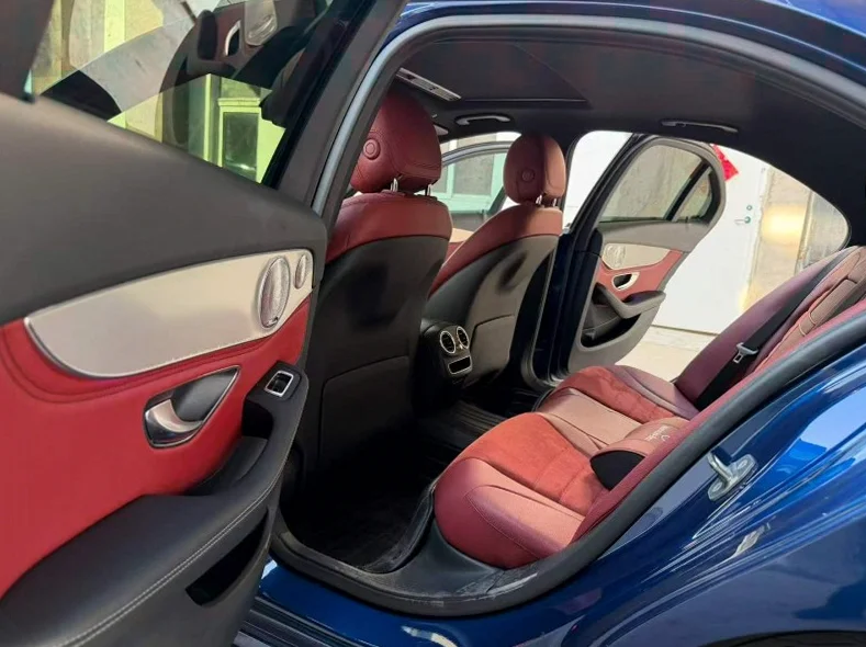 奔驰C 内饰后排