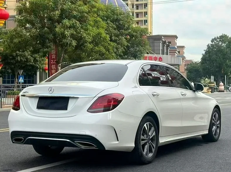 奔驰C 正面外观二