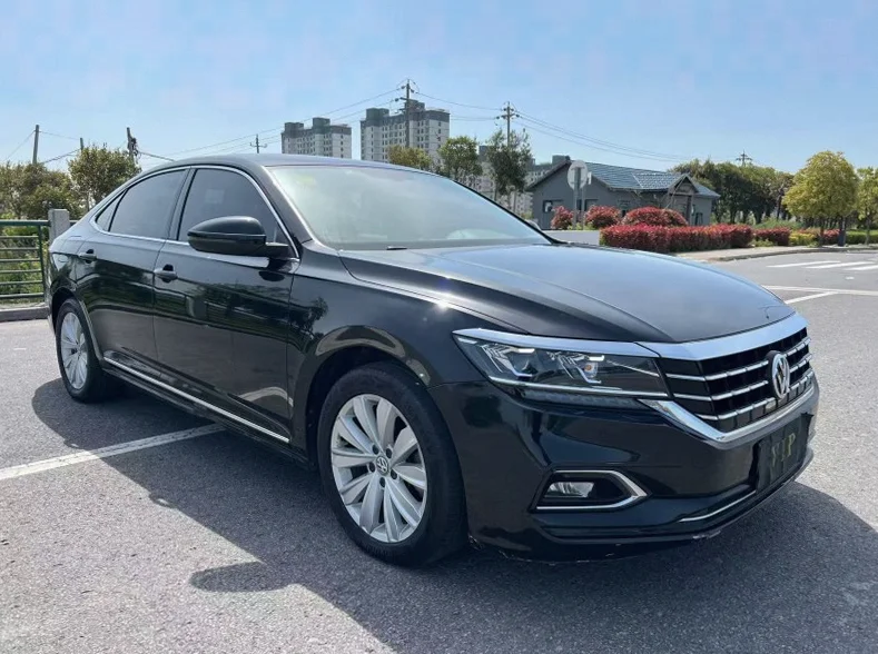 大众帕萨特 正面外观二