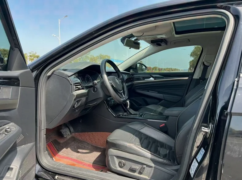 大众帕萨特 后面外观一