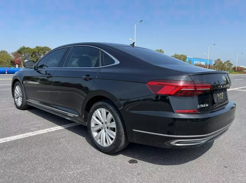 大众帕萨特 内饰后排