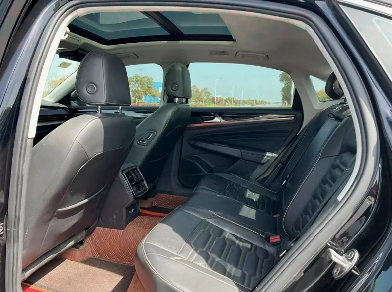 大众帕萨特 后面外观二