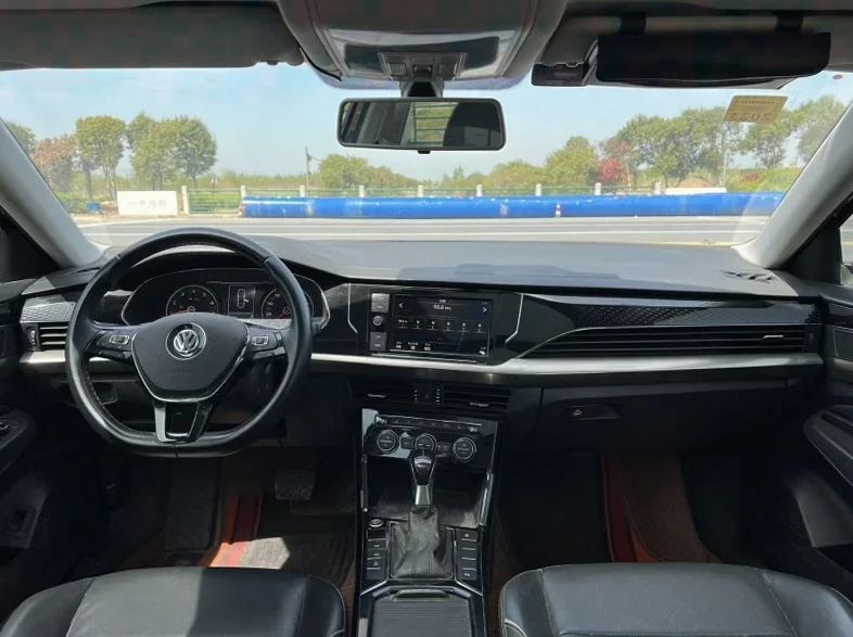 大众帕萨特 内饰前排