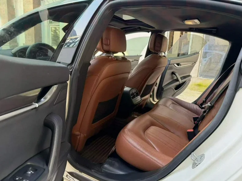 玛莎拉蒂Ghibli 内饰后排