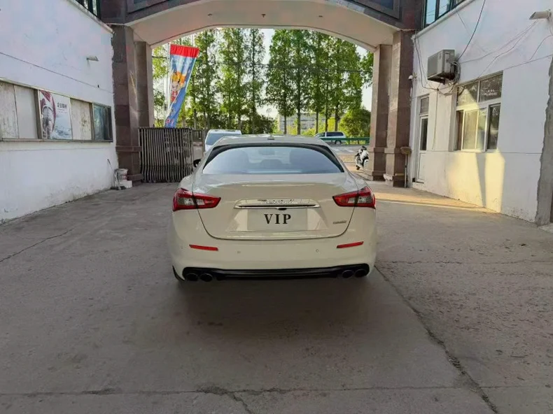 玛莎拉蒂Ghibli 驾驶室