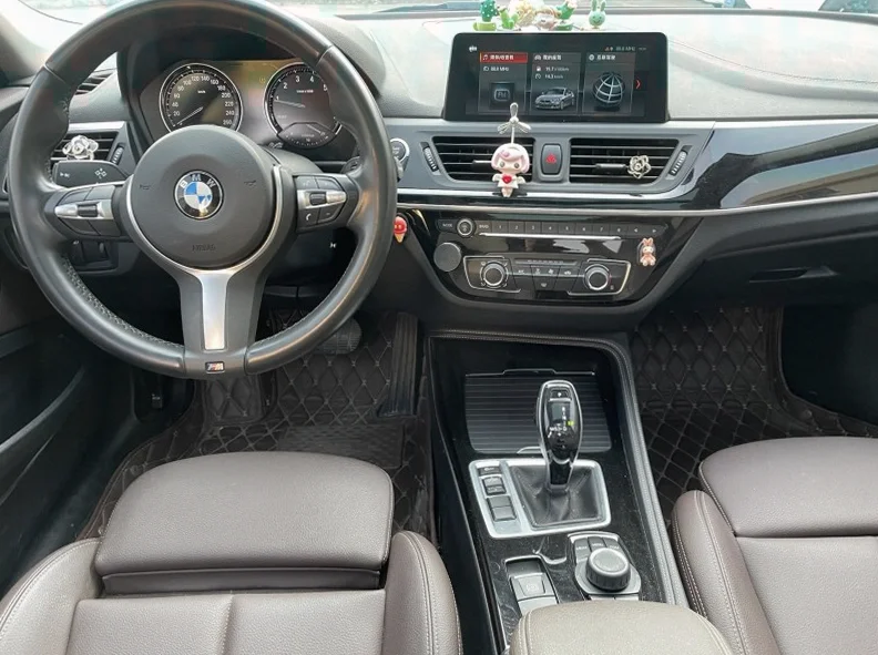 宝马1系 内饰前排