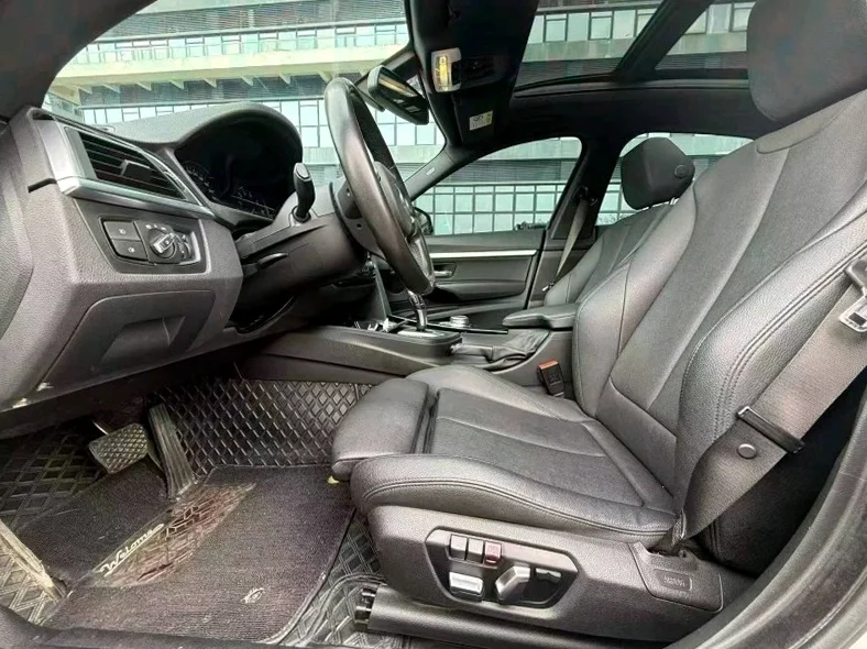 宝马3系 内饰前排