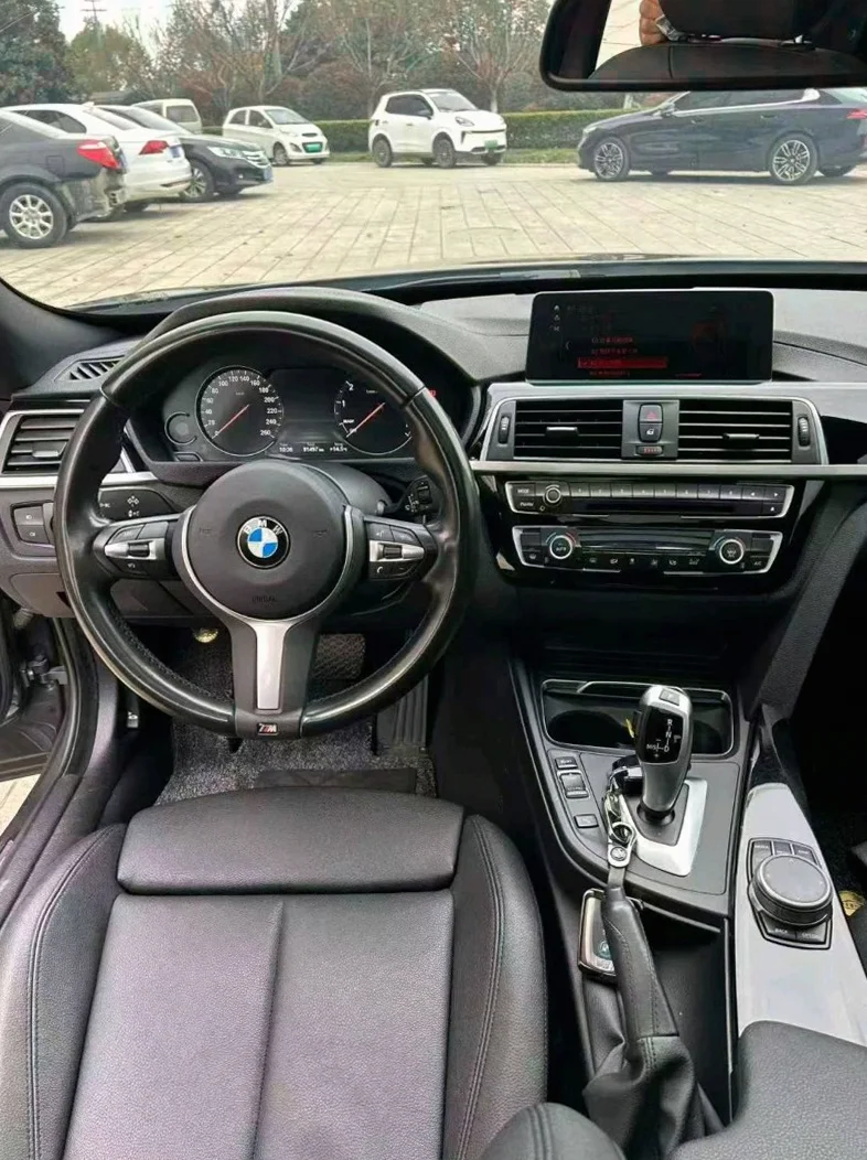 宝马3系 内饰后排