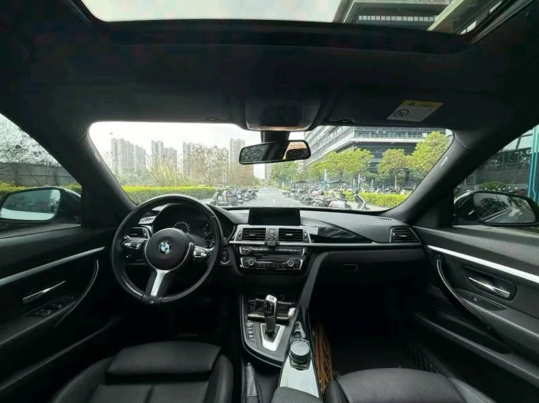 宝马3系 驾驶室