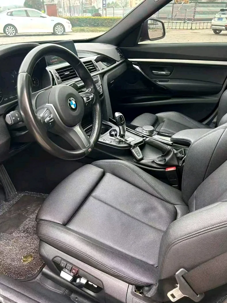 宝马3系 后面外观一