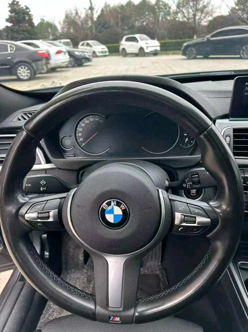 宝马3系 后面外观二