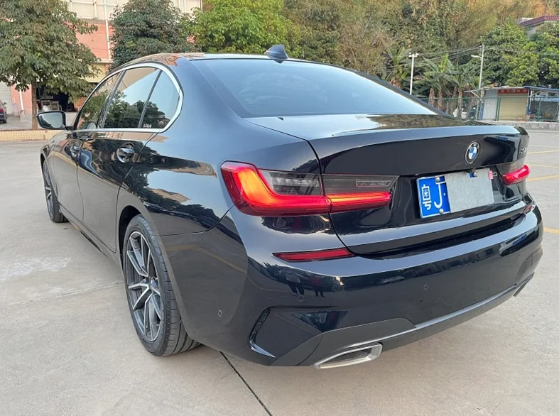 宝马3系 后面外观一