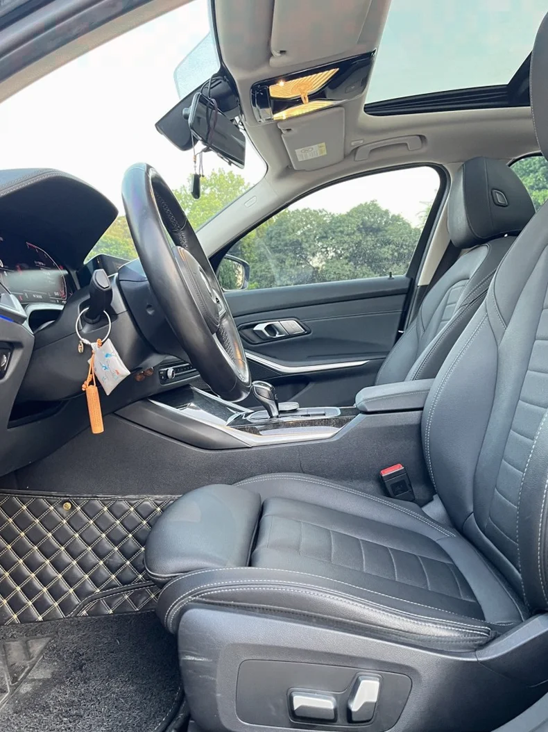 宝马3系 内饰后排