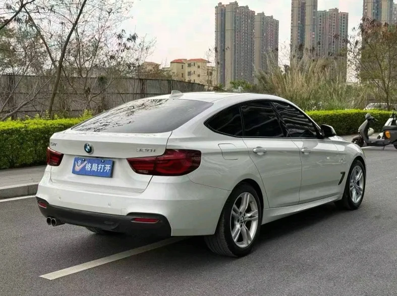 宝马3系 后面外观一