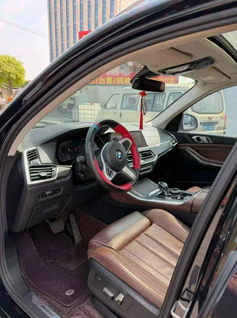 宝马X5 后面外观一