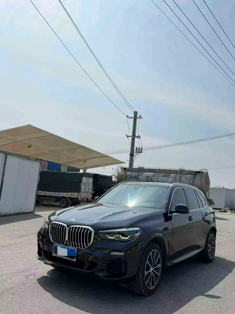 宝马X5 正面外观三