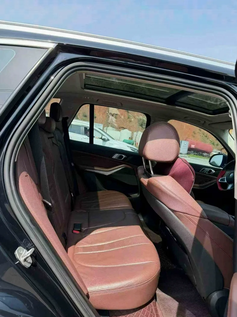 宝马X5 内饰后排