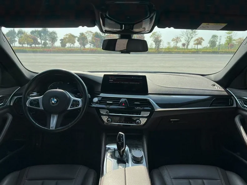 宝马5系 内饰前排