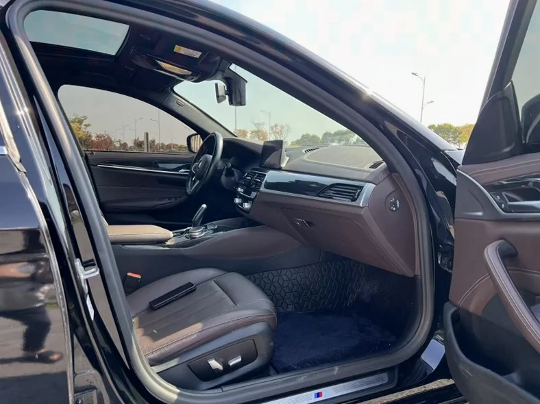 宝马5系 后面外观三