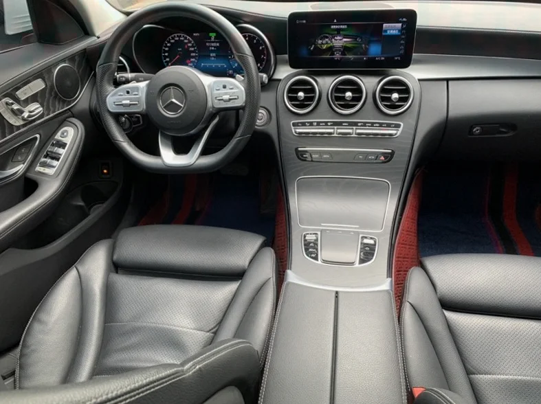 奔驰C 内饰前排