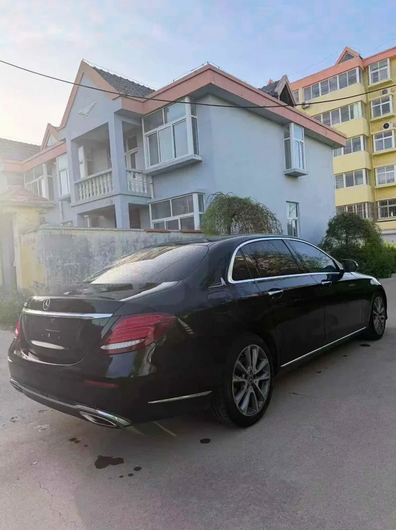 奔驰E 内饰前排