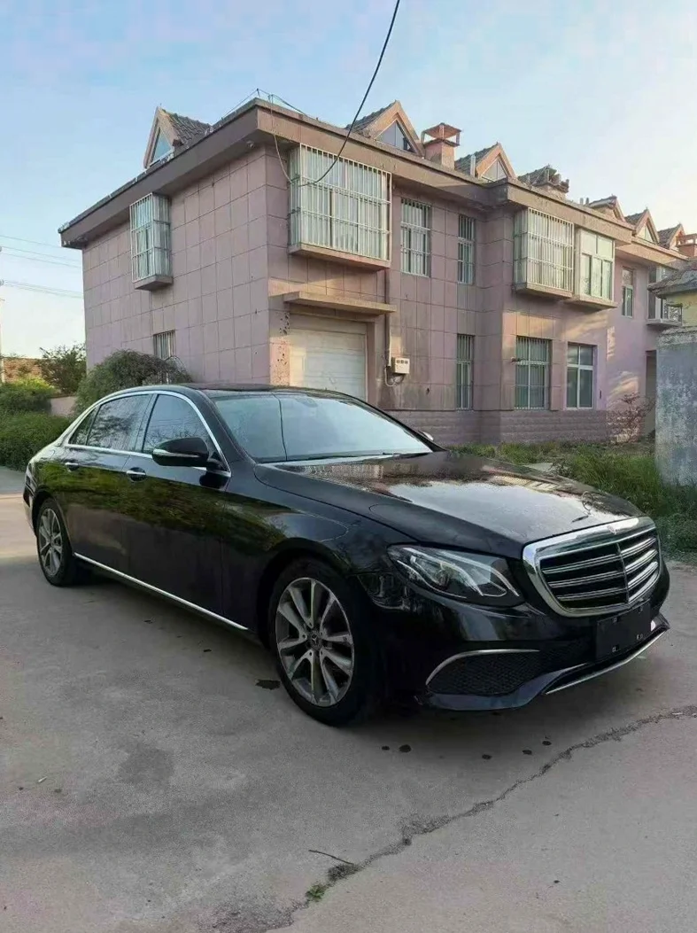 奔驰E 正面外观三