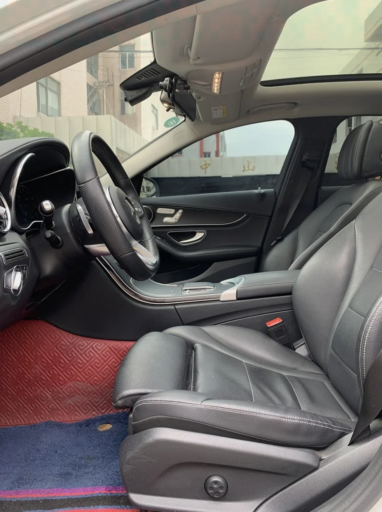 奔驰C 内饰后排