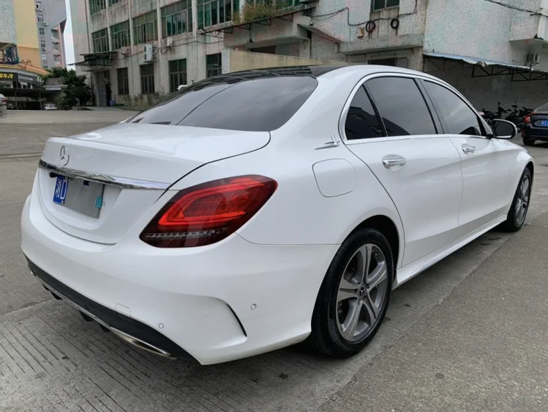 奔驰C 后面外观一