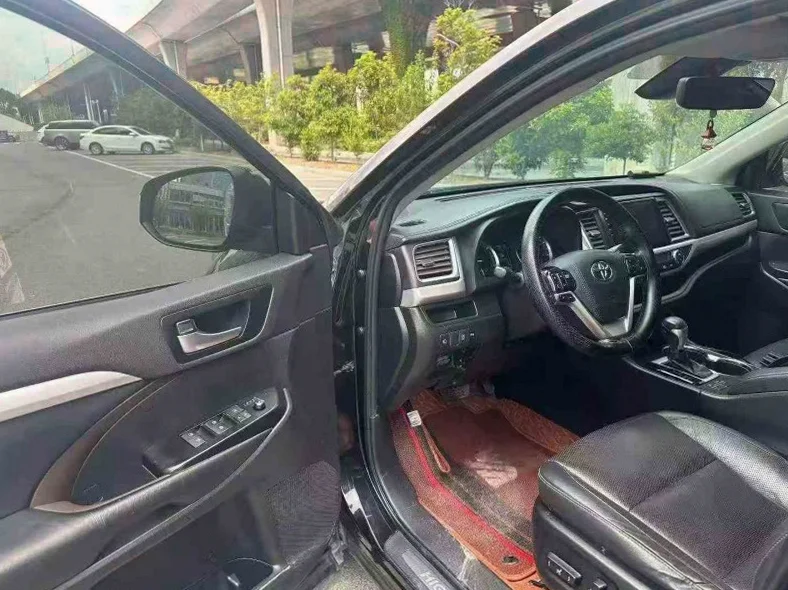 丰田汉兰达 后面外观一