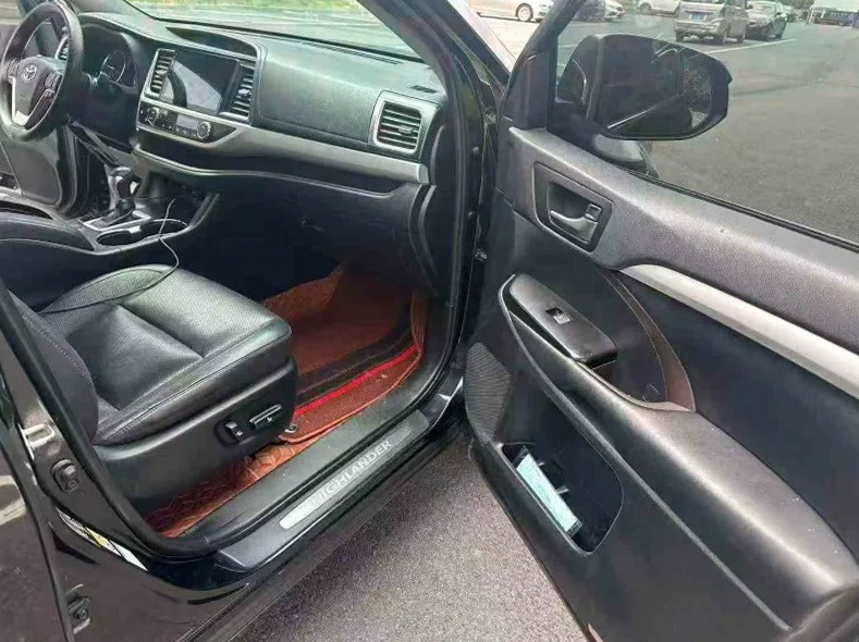 丰田汉兰达 内饰前排