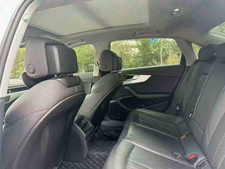 奥迪A4L 后面外观一