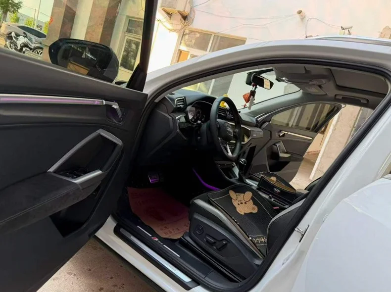 奥迪Q3 后面外观一