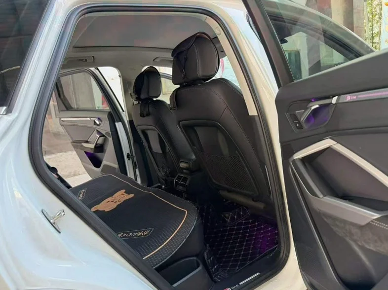 奥迪Q3 内饰前排