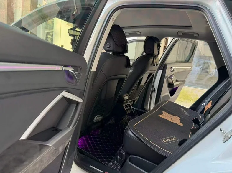 奥迪Q3 内饰后排