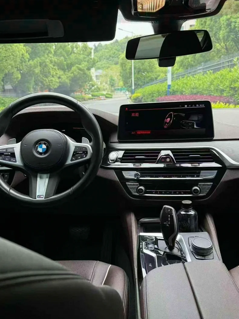 宝马5系 后面外观一