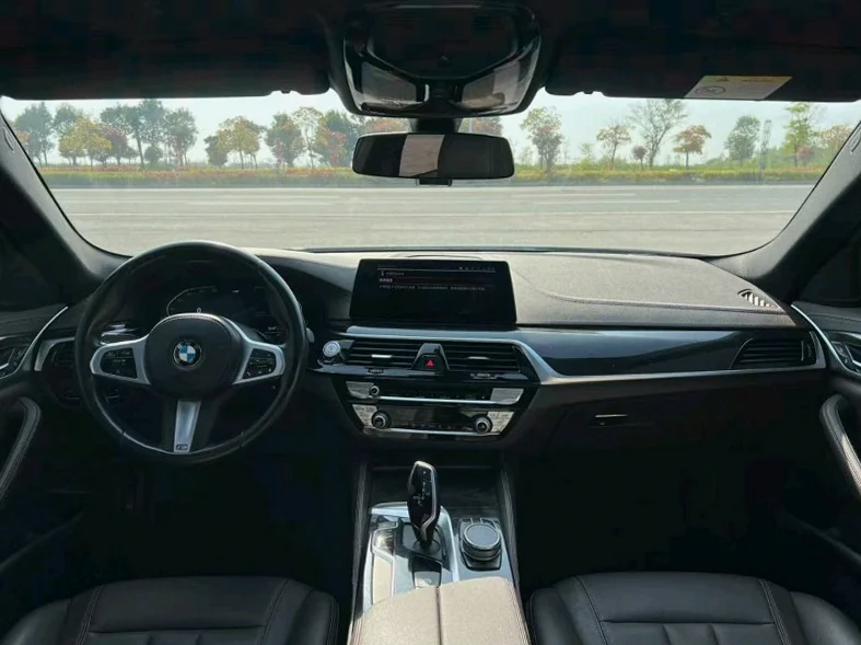 宝马5系 后面外观二