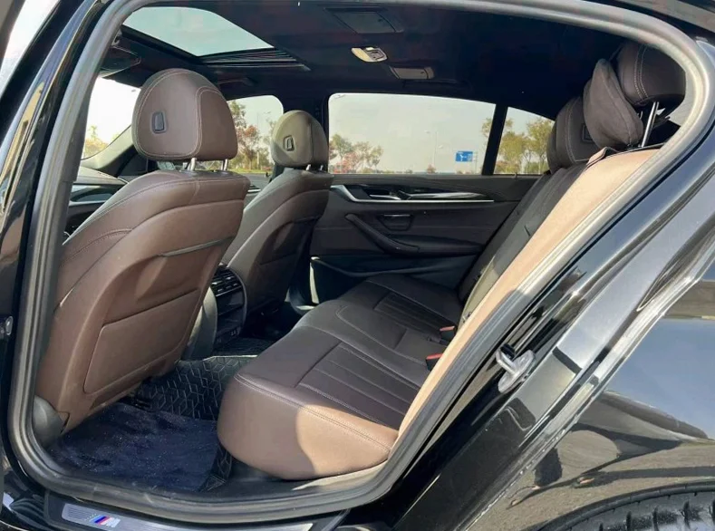 宝马5系 正面外观三