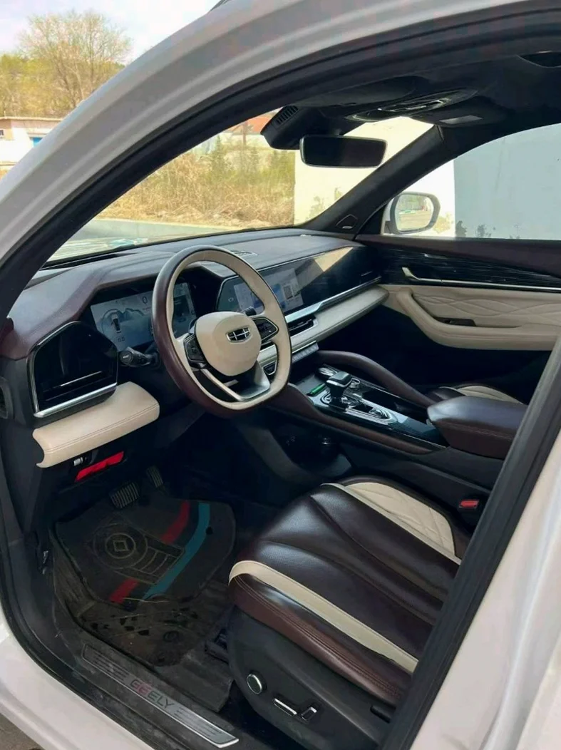 吉利星越 后面外观一