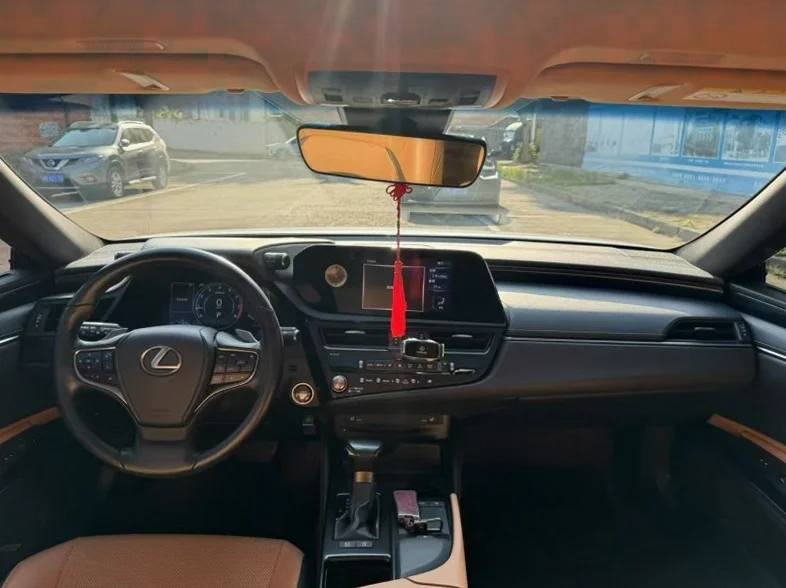 雷克萨斯ES 驾驶室