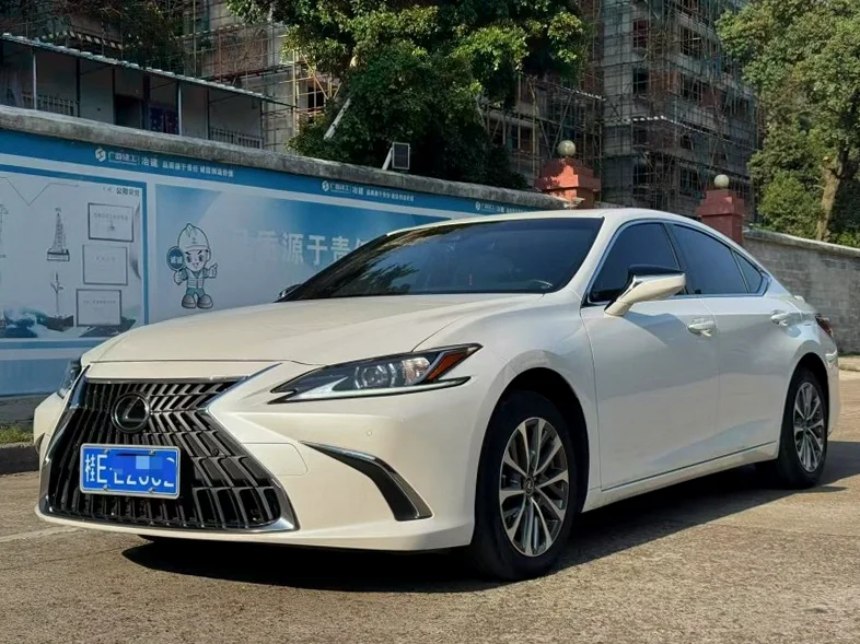 雷克萨斯ES 正面外观三