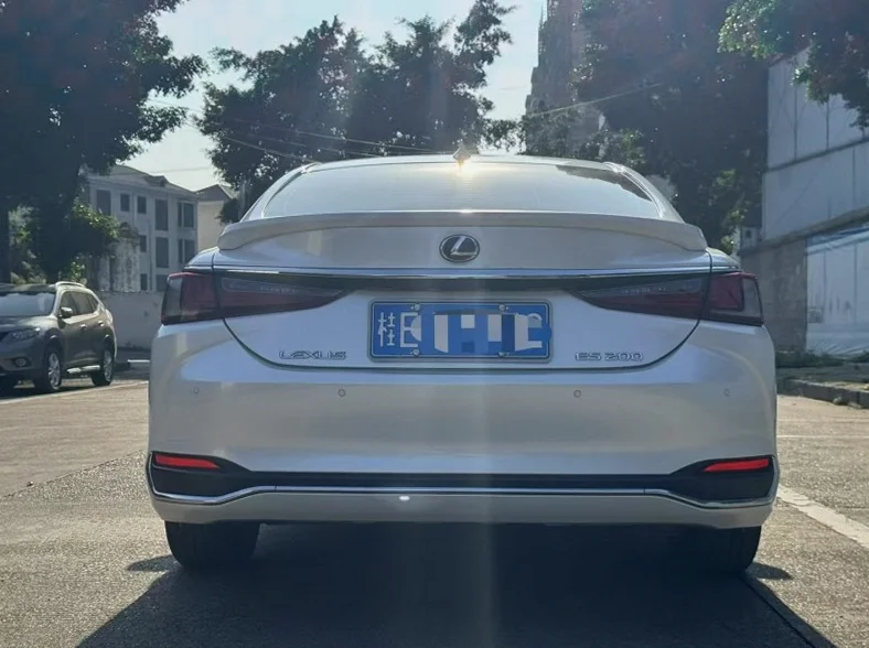 雷克萨斯ES 后面外观二