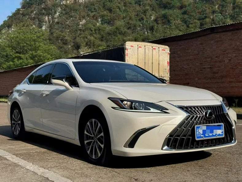 雷克萨斯ES 正面外观二