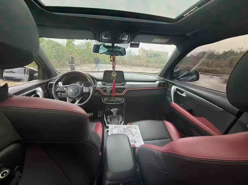 起亚智跑 内饰后排