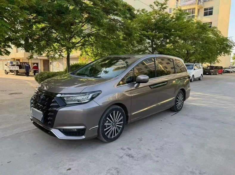 本田艾力绅 正面外观二