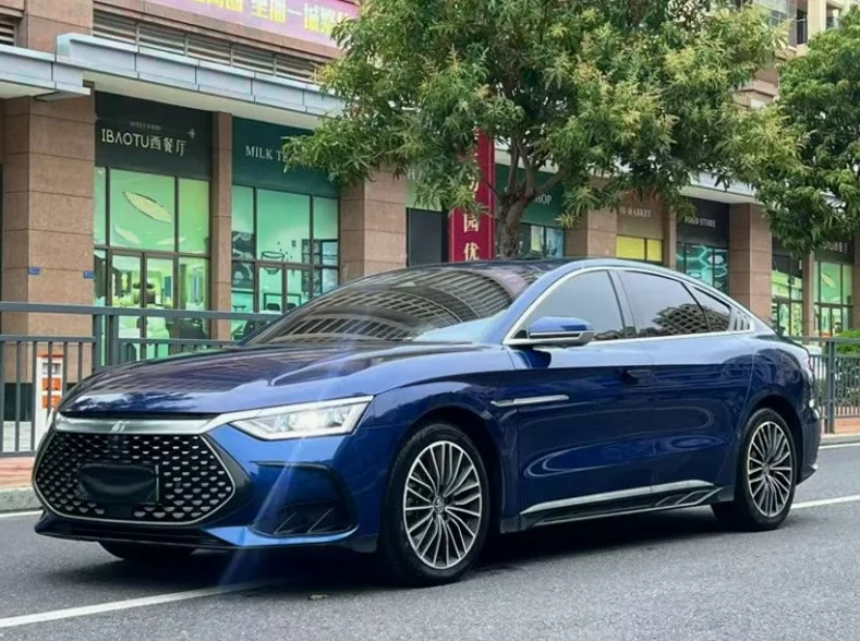 比亚迪汉 内饰后排