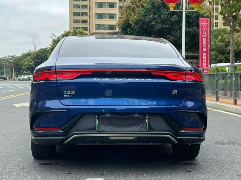 比亚迪汉 驾驶室