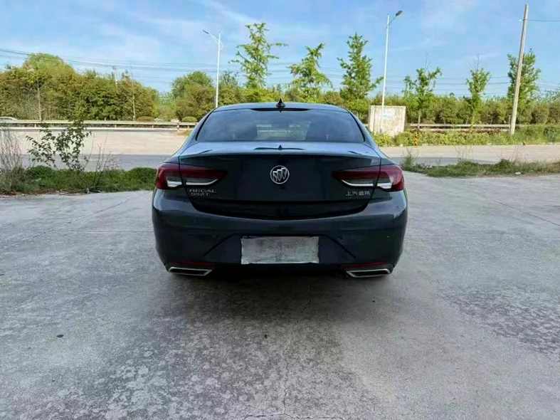 别克君威 驾驶室